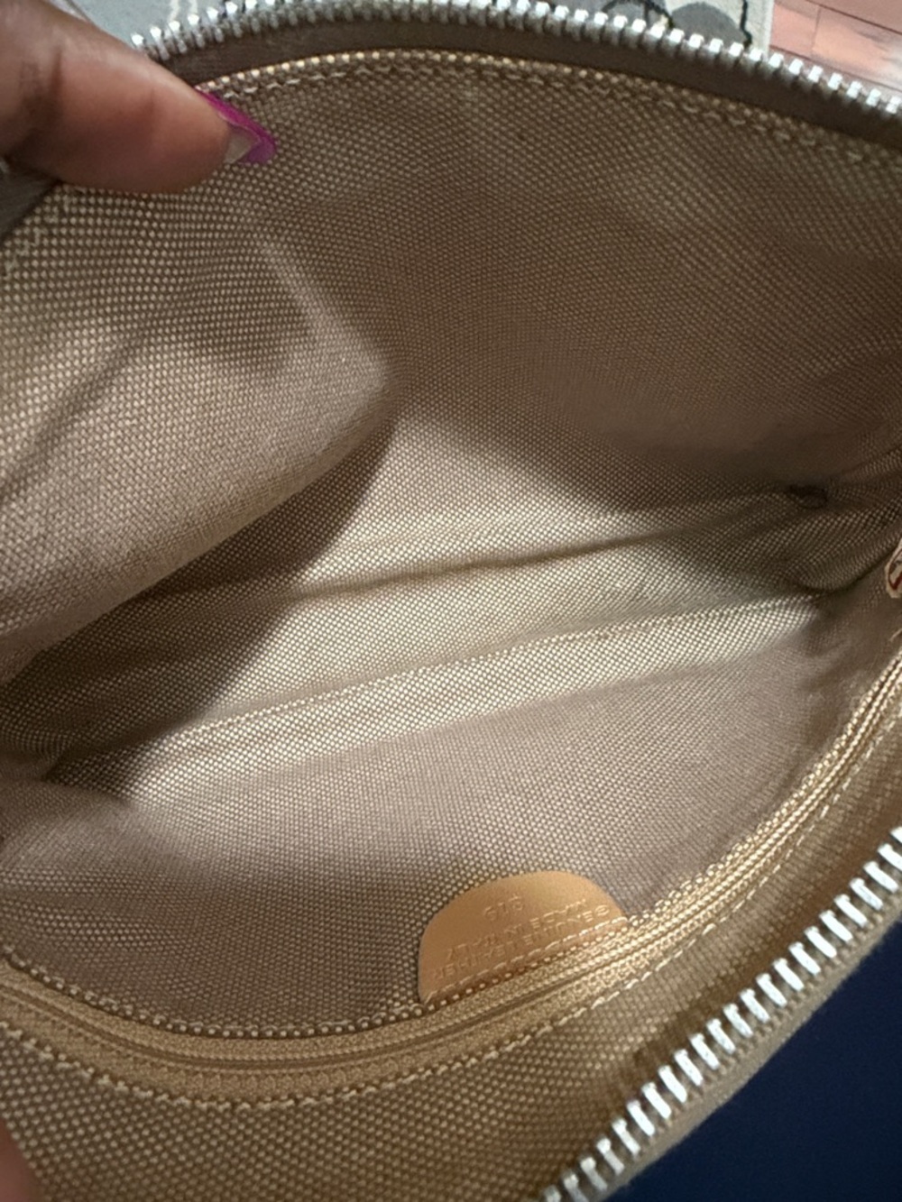 Vintage Made in ITALY Dooney & Bourke Beige Monogram Shoulder Bag - Picture 5 of 11